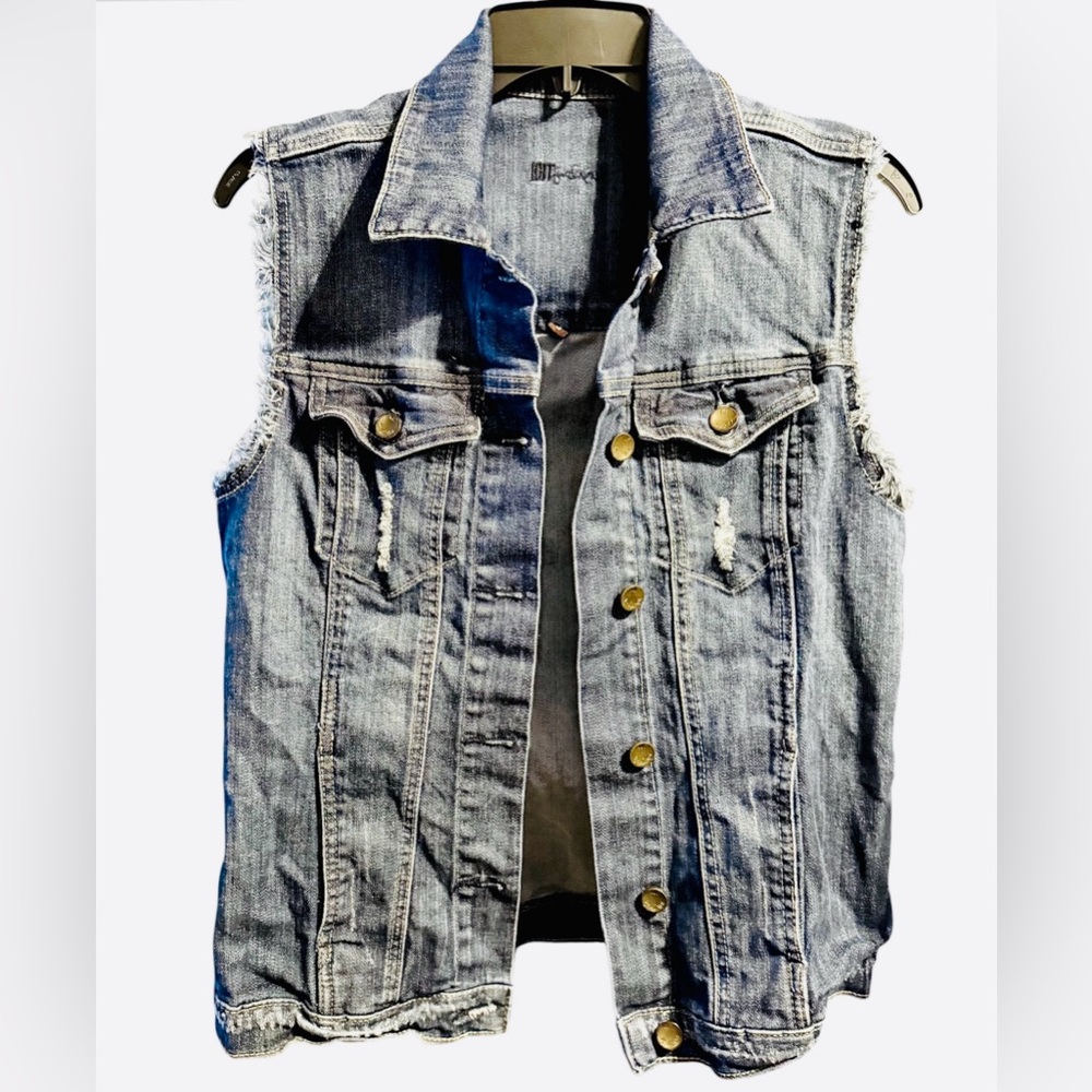 Kut From The Kloth Women’s Blue Frayed Sleeve Denim Vest